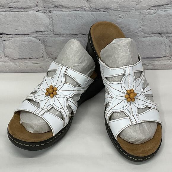 Clarks Lexi Myrtle Leather Floral Sandals Women's Size 11N White Beachy Vacation - Picture 1 of 9